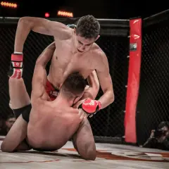 Waga musza: Limity wagowe (50-56,7 kg) w boksie i MMA