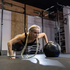 Ułóż trening CrossFit: Mądre programowanie, postępy i bez kontuzji