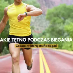 Mężczyzna w żółtej koszulce biegnie i sprawdza puls na zegarku.