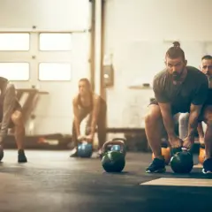 CrossFit w domu dla początkujących: Jak trenować bezpiecznie i efektywnie?