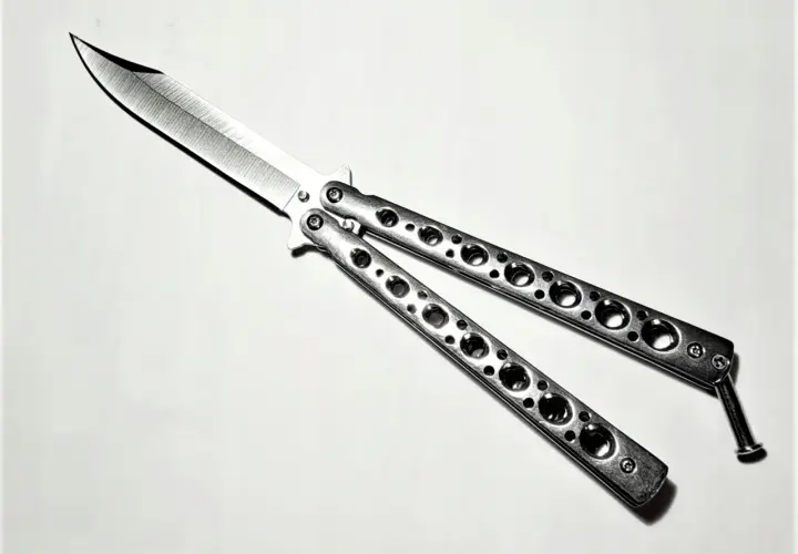 Nóż motylkowy (balisong) w Polsce: Legalność i granice użycia