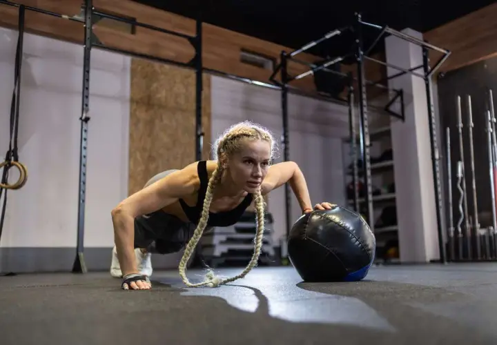 Ułóż trening CrossFit: Mądre programowanie, postępy i bez kontuzji