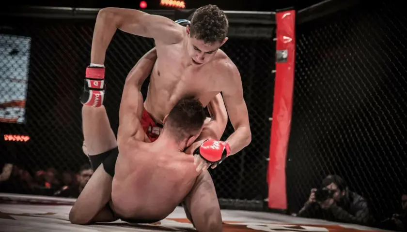 Waga musza: Limity wagowe (50-56,7 kg) w boksie i MMA