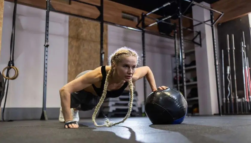 Ułóż trening CrossFit: Mądre programowanie, postępy i bez kontuzji