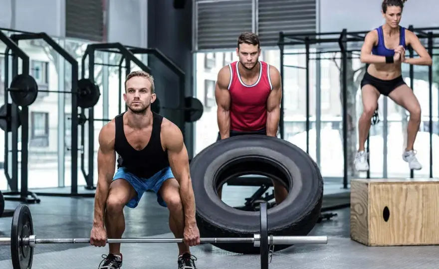 Trening CrossFit krok po kroku: Co Cię czeka na zajęciach?