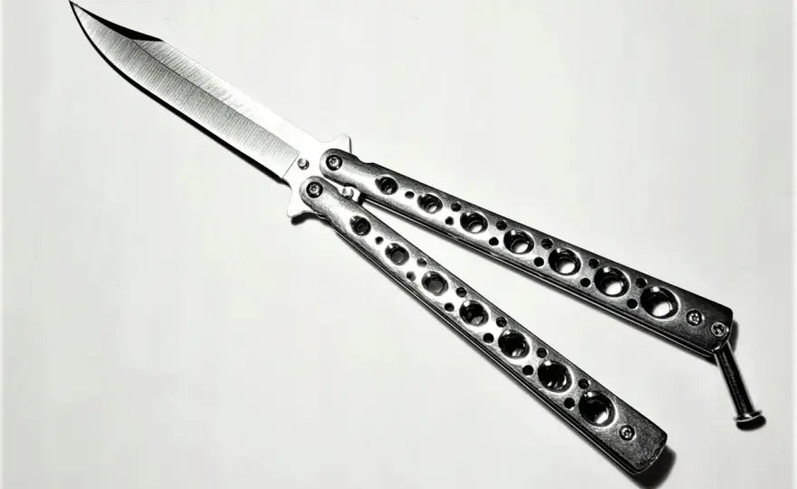 Nóż motylkowy (balisong) w Polsce: Legalność i granice użycia