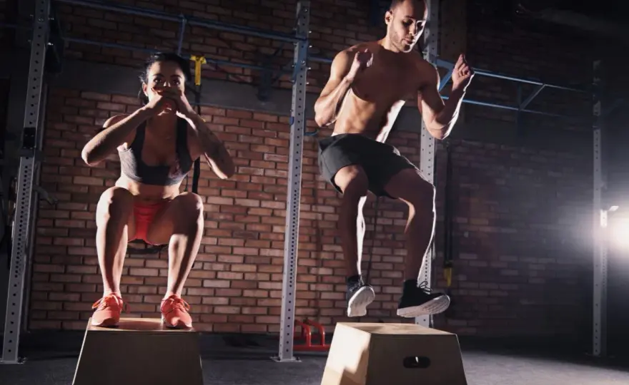 CrossFit: Jakie ćwiczenia budują siłę i kondycję?