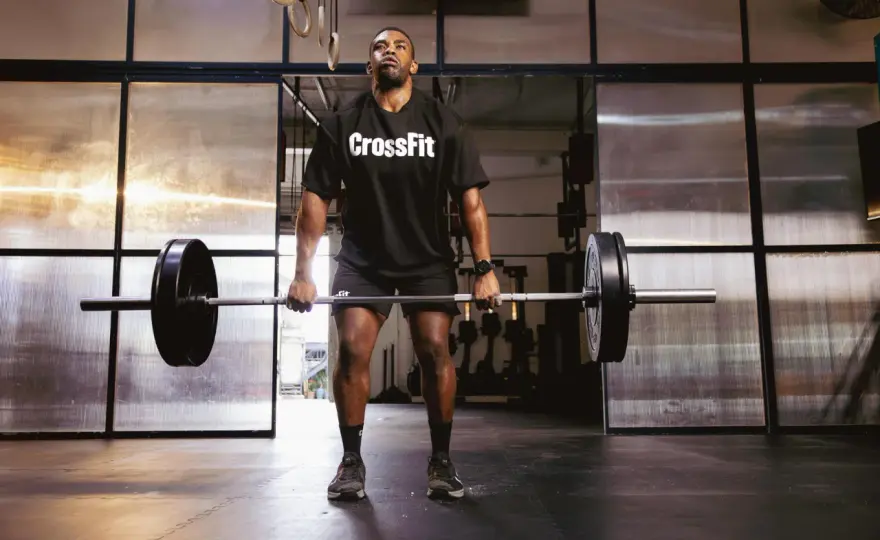 CrossFit vs kalistenika: Cele, koszty, efekty. Co wybrać?