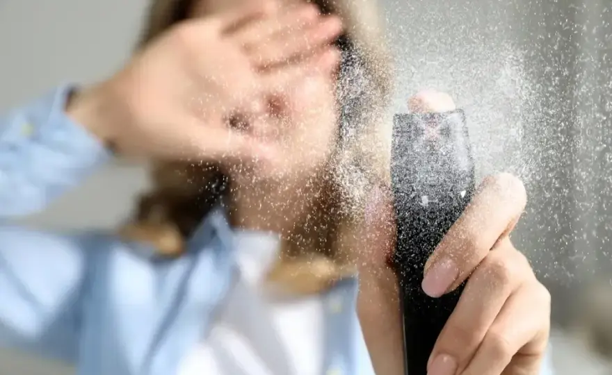 Czy gaz pieprzowy jest legalny? Zasady użycia i Twoje prawa