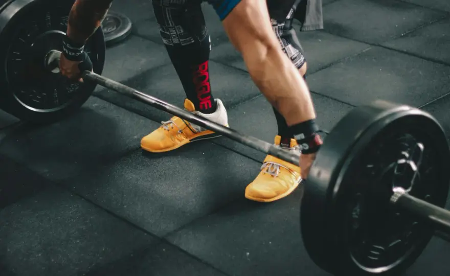 CrossFit czy siłownia? Jak podjąć najlepszą decyzję?